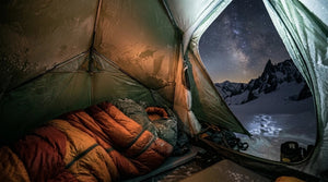Avoir chaud dans son sac de couchage : les 8 leviers qui changent vraiment le confort nocturne