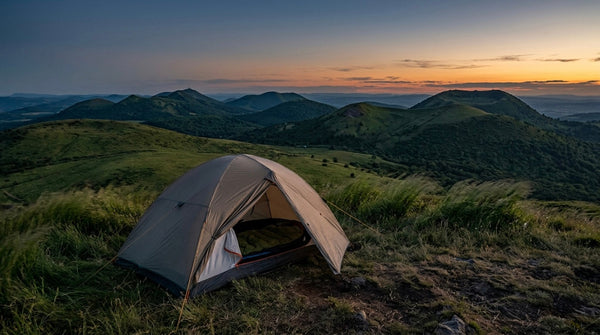 Sac de couchage Massif Central : choisir son duvet pour la randonnée sur les volcans d'Auvergne