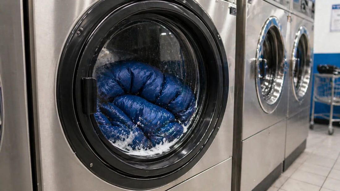 Laver un sac de couchage au pressing : risques pour le duvet, alternatives et protocoles selon le garnissage