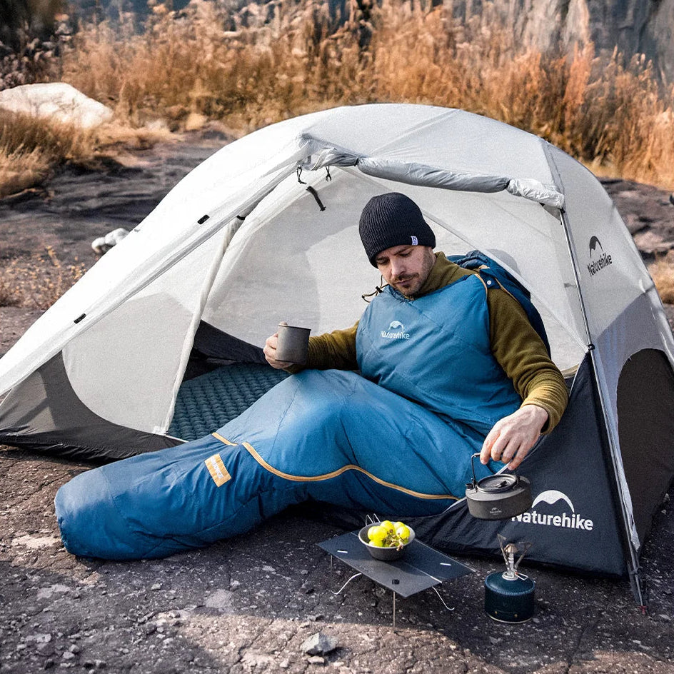tente et sac de couchage trekking ultra léger 5°C Farbe:Flugzeug Dachträger und Dachzelt mit e bikes